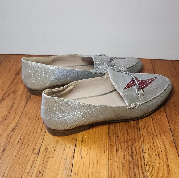 5/$100 SALE - Nine West Wild Girls Lightning Bolt Silver/Red Flat Loafer Shoes - Picture 7 of 14